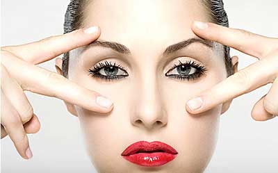 8 remedios útiles para rejuvenecer el contorno de los ojos