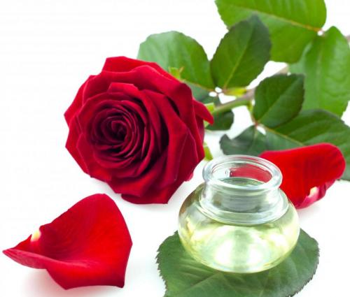 Agua de rosas: propiedades, usos y como hacerla en casa