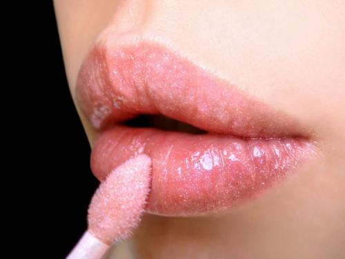 Cómo preparar tu propio gloss de labios casero
