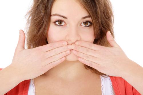 Halitosis: 10 remedios naturales contra el mal aliento